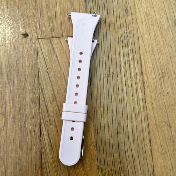 *last chance!!* Fitbit Versa | Accessories Only - 2 bands, 3 screen protectors - Picture 8 of 11